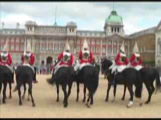 صور Changing the Guard at Buckingham Palace المكان الرائع