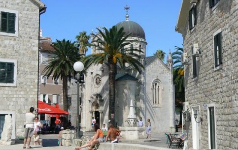 In Herceg Novi there is a wide variety of beaches: pebble beaches, beach-platform, as well as an artificial beach with fine sand. There are excellent conditions both for passive recreation and water sports