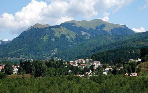 Thank to beauty of nature, diverse mountain terrain and favorable climate, Kolasin is very popular among fans of ecotourism, skiing, and other forms of active leisure
