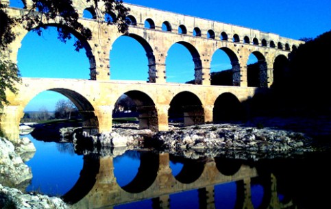 This province is famous for its rich historical past, Catalan culture and fine cuisine. Languedoc-Roussillon also attracts tourists with excellent opportunity to beach relaxation 