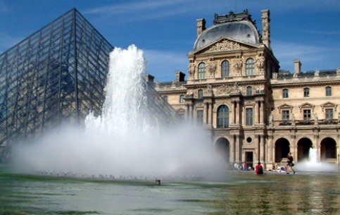 Louvre is the largest art museum in the world - about 300 000 exhibits. Here are kept artistic and historical relics of France from ancient times until today and masterpieces of various civilizations, eras and cultures