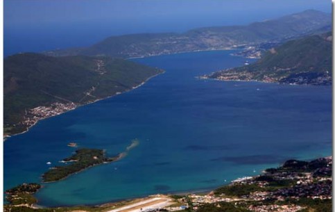 Tivat offers great opportunities for active recreation – diving, fascinating mountain hiking and biking, climbing, surfing, water-skiing and catamaran sailing