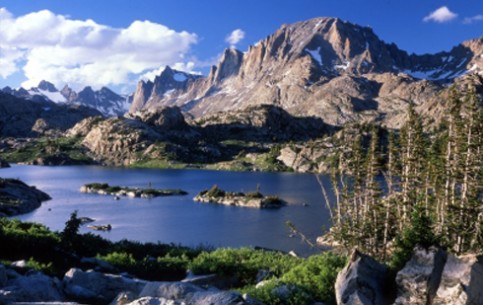 Высокогорный штат США Вайоминг неизменно привлекает внимание альпинистов и любителей экотуризма.