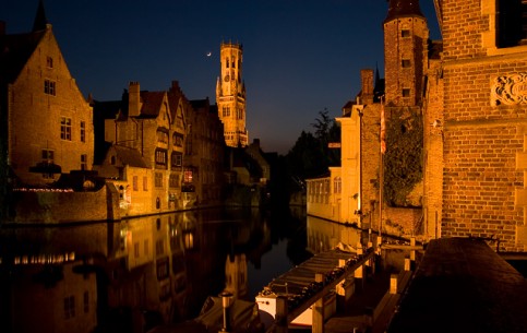 Брюгге – один из живописнейших европейских городов, сокровищница средневековой архитектуры; город каналов и мостов, заслуженно прозванный «Северной Венецией»