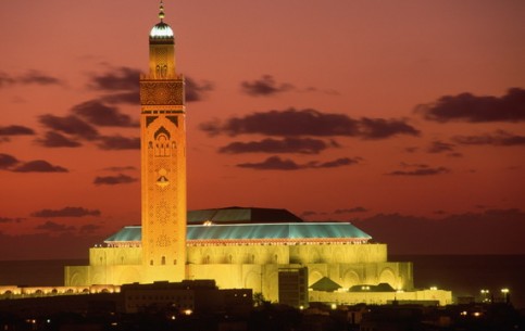 Casablanca - Morocco's economic centre; skyscrapers and traditional arabic architecture; Hassan II Mosque; trade district Habus.