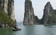 Rock climbing in Halong Bay 写真